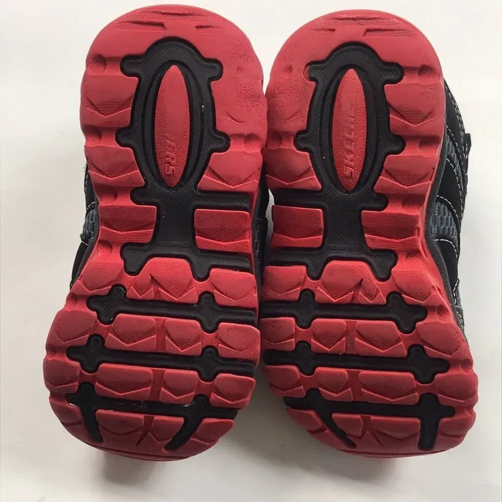 10X$50 SKECHERS RED BLACK BOY SHOES SIZE 8 US